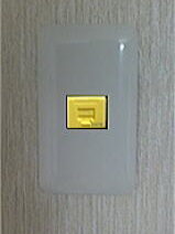 お部屋の黄色い差し込みをチェック！